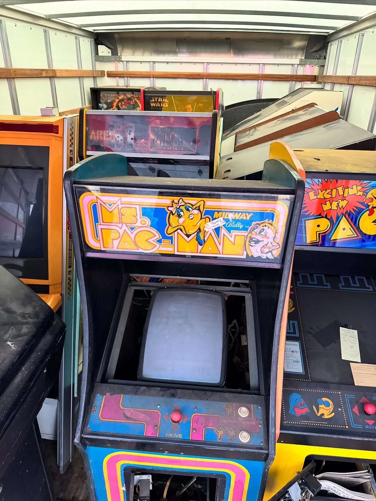 Thanks to all who participated in Thursday’s Auction! We’ve got some big things coming your way for September. Stay tuned 😎
#arcade #mspacman #pinball #coinop #gameroom #onlineauction #jaybirdauctions