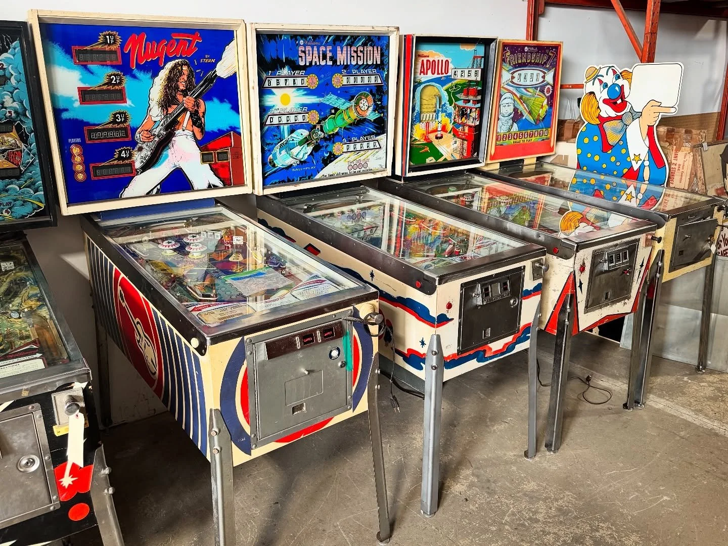 JUST IN!  All being added to our upcoming auction. Join our mailing list to be notified when the bidding opens 📣
#pinballmachines #pinball #gameroom #arcade #coinop #onlineauctions #frederickmd #jaybirdauctions