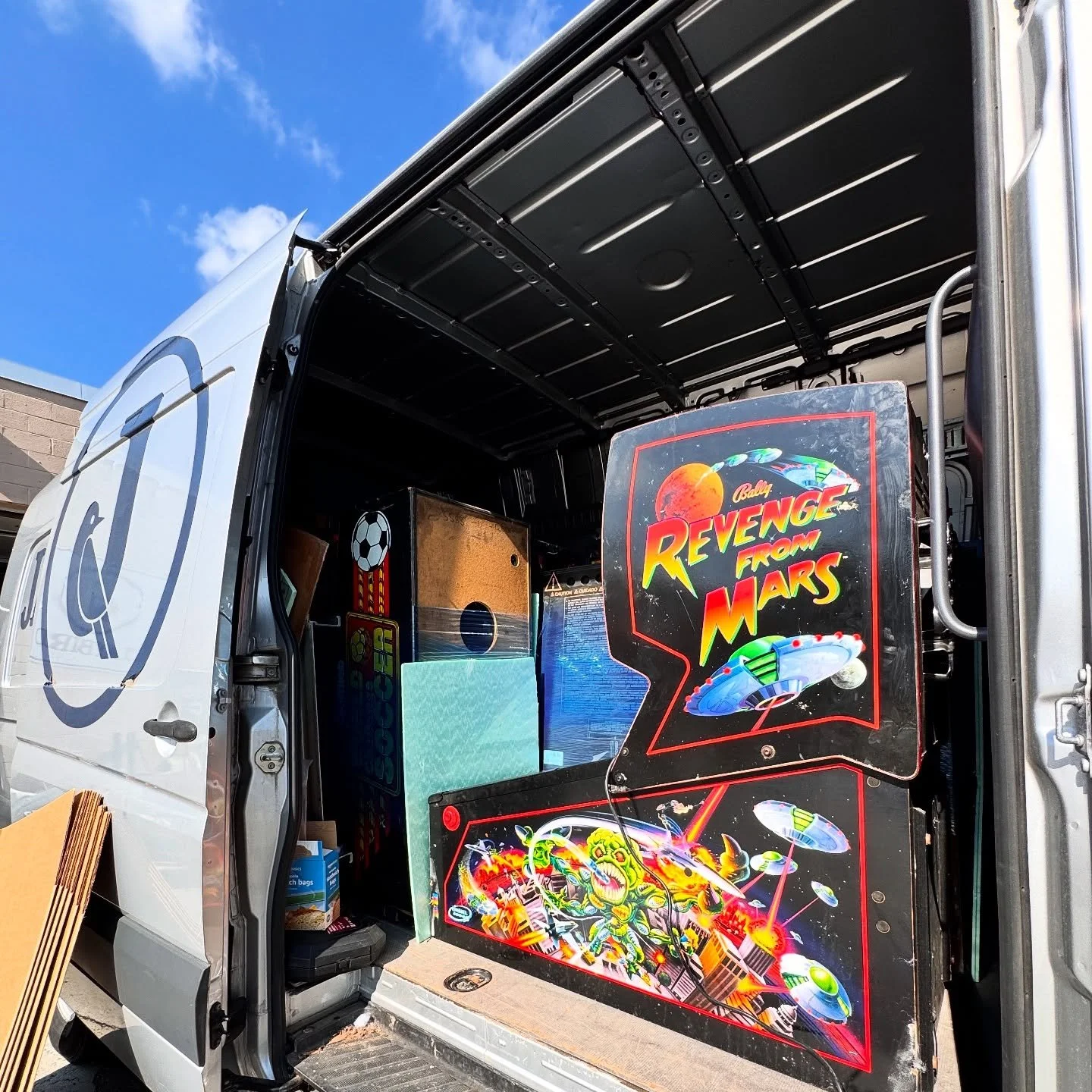 Our much anticipated September Auction will be open for bidding THIS WEEK!  Join the list to be notified when it goes live - comment AUCTION below for a direct link. 
#pinballmachines #gameroom #coinop #arcade #onlineauctions #jaybirdauctions