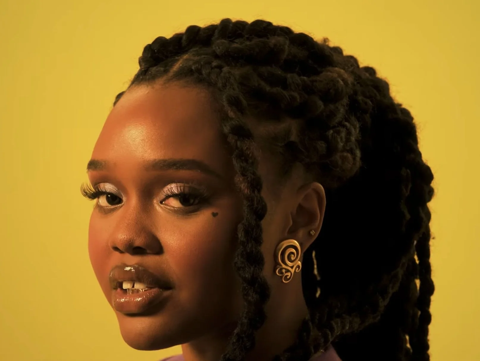 Eggs Aisle - Amindi (Director)