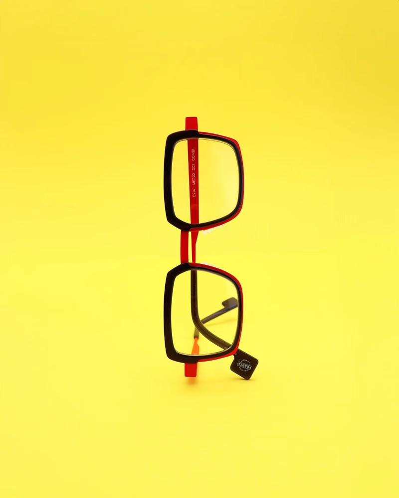 Combi C214 003 Red and Grey Metal (3).png