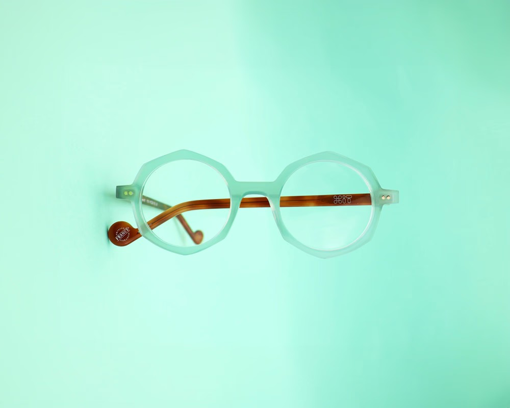 Iol+V121+012+Green+and+Tortoiseshell+%283%29.png