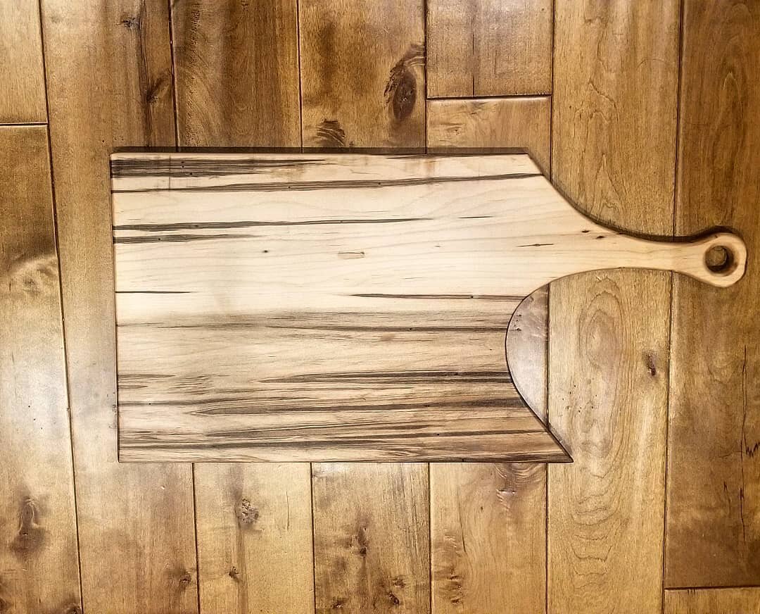 New charcuterie board is up on Etsy for our Labor Day sale! All items are 20% off plus free shipping over $49!
.
Etsy link in bio!
.
#laborday #labordaysale #cuttingboard #cheeseboard #foodie #cookingathome  #homedecor #interiordesign #crafts #handma