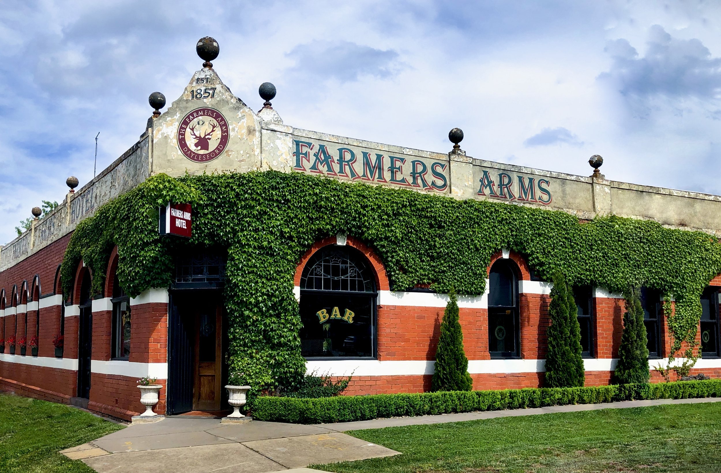 Be Local Farmers Arms Hotel Daylesford