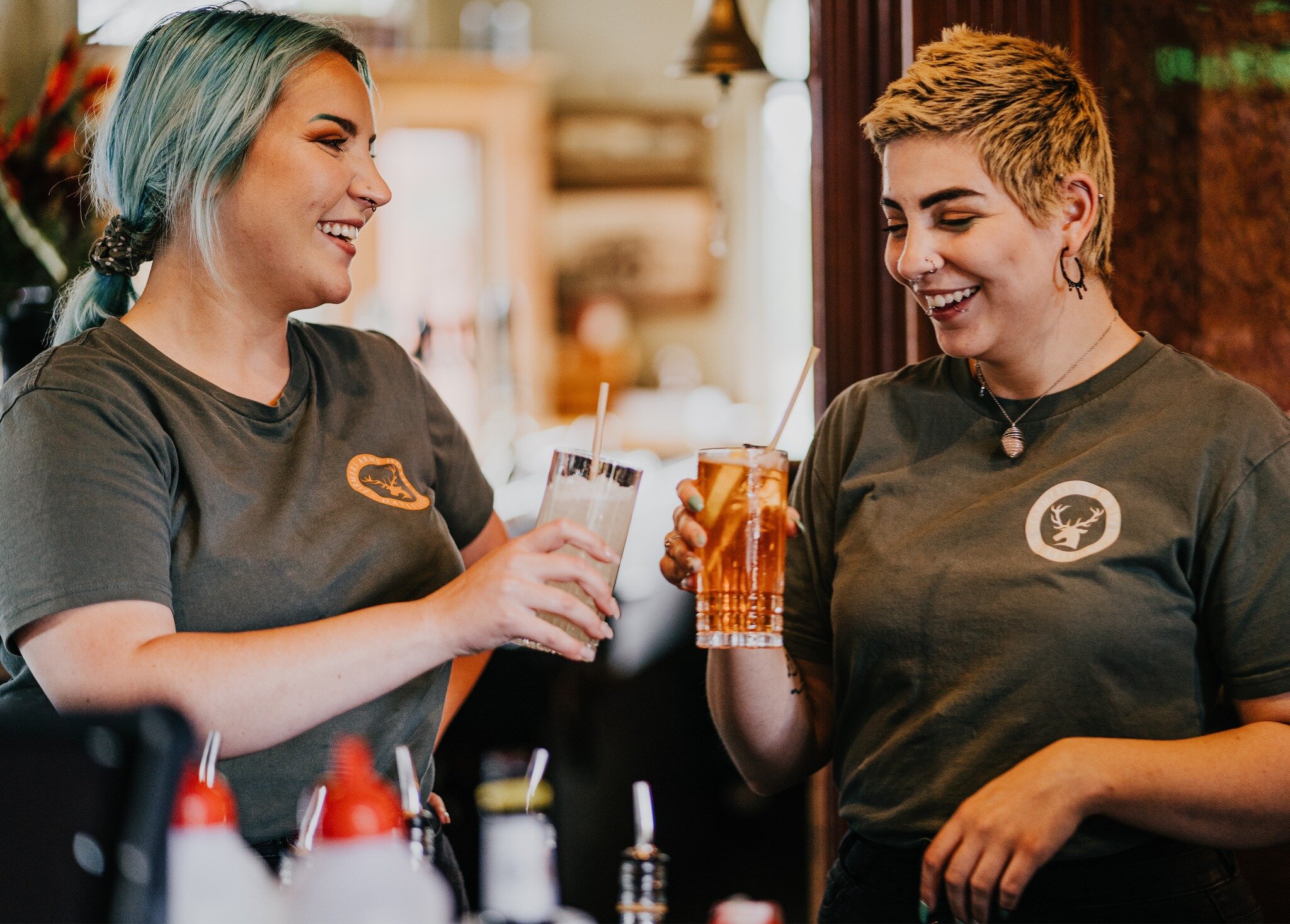 Cheers to the weekend! 🥂🕺

.
.
.
.
.
#daylesford #discoverdaylesford #daylesfordmacedonlife #daylesfordmacedonranges #pub #victoria #regionalvictoria #restaurant #daylesfordmacedonlife #melbournefoodie #food #foodie #foodstagram #dessert #foodies #