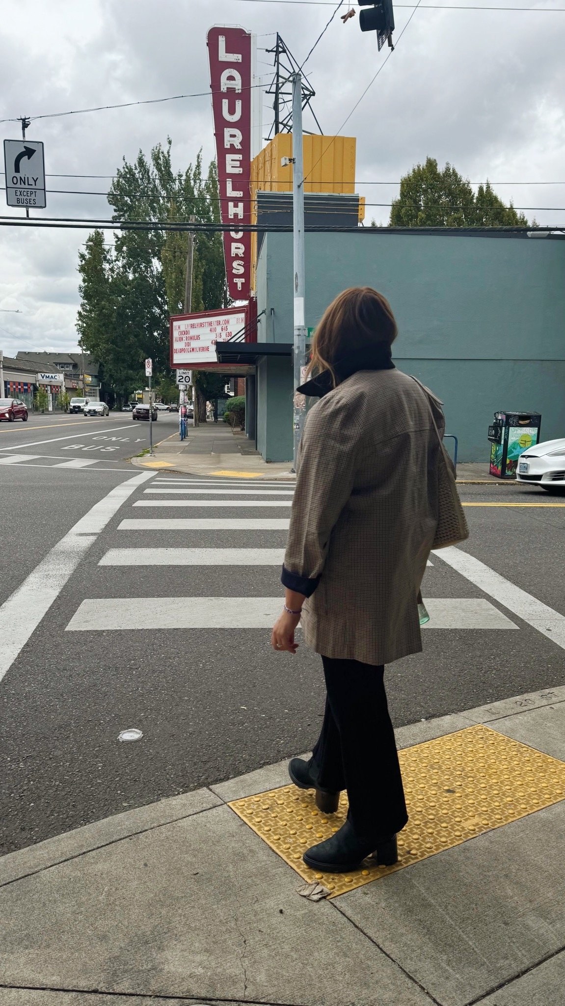 Walking in Laurelhurst SE Portland