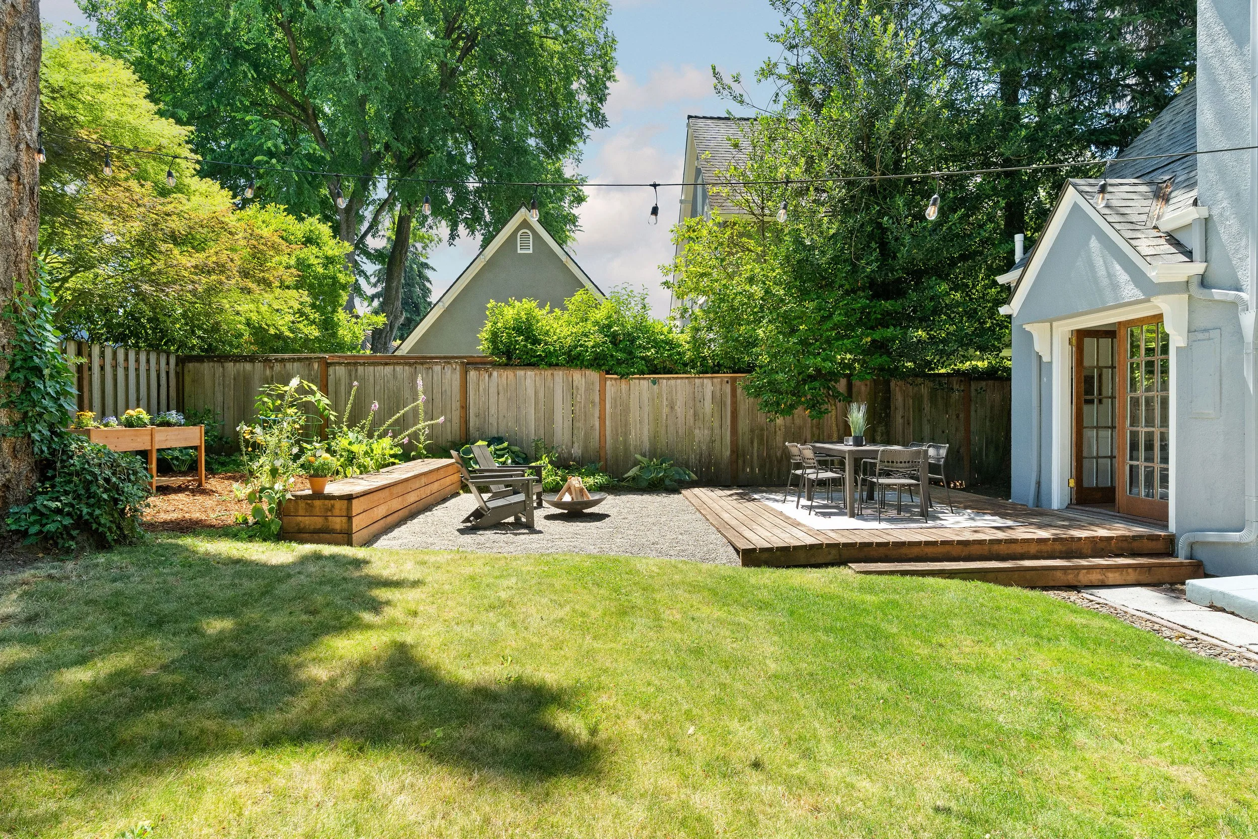 Lake Oswego Oregon family neighborhood with top rated schools and private lake access perfect for Portland area buyers