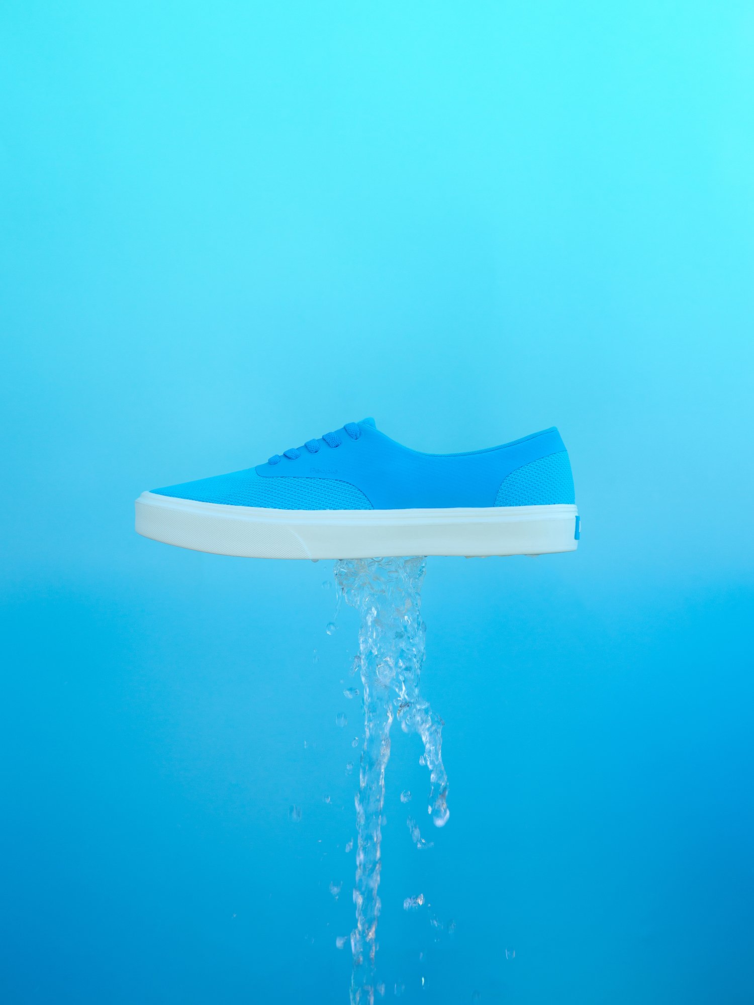 In my role as Photography and Art Direction lead at People Footwear, I contributed to the creative process by shaping concepts, scouting locations, and casting models. From studio sessions to diverse lifestyle shoots, I captured both models and prod
