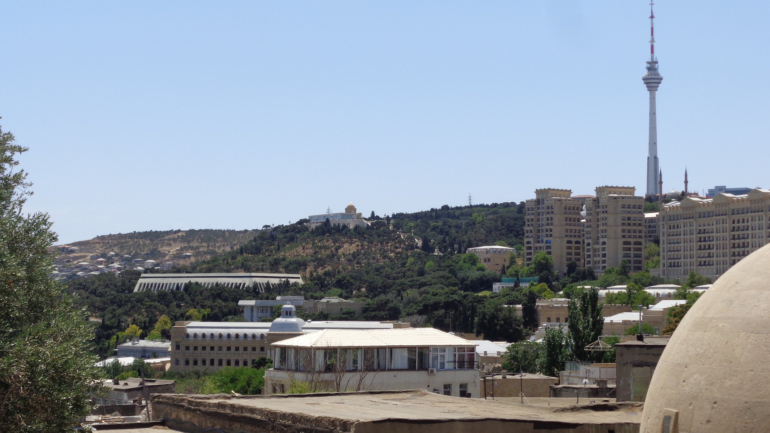 DSC00728 Baku vista dal Shirvanshahs' Palace.JPG