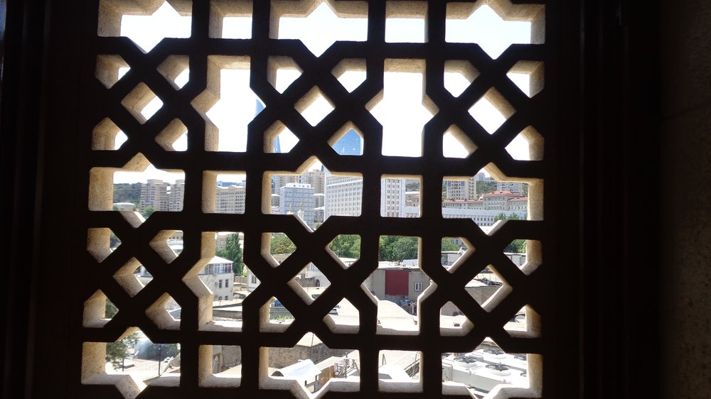 DSC00730 Mar Caspio vist da una finestra del Shirvanshahs' Palace.JPG