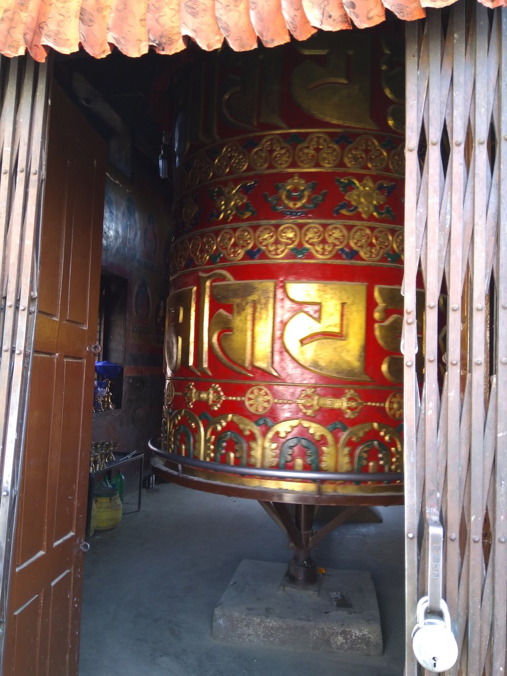 IMG_20171209_113703 Campana tibetana nel The Great Boudha Stupa, Kathamandu.jpg