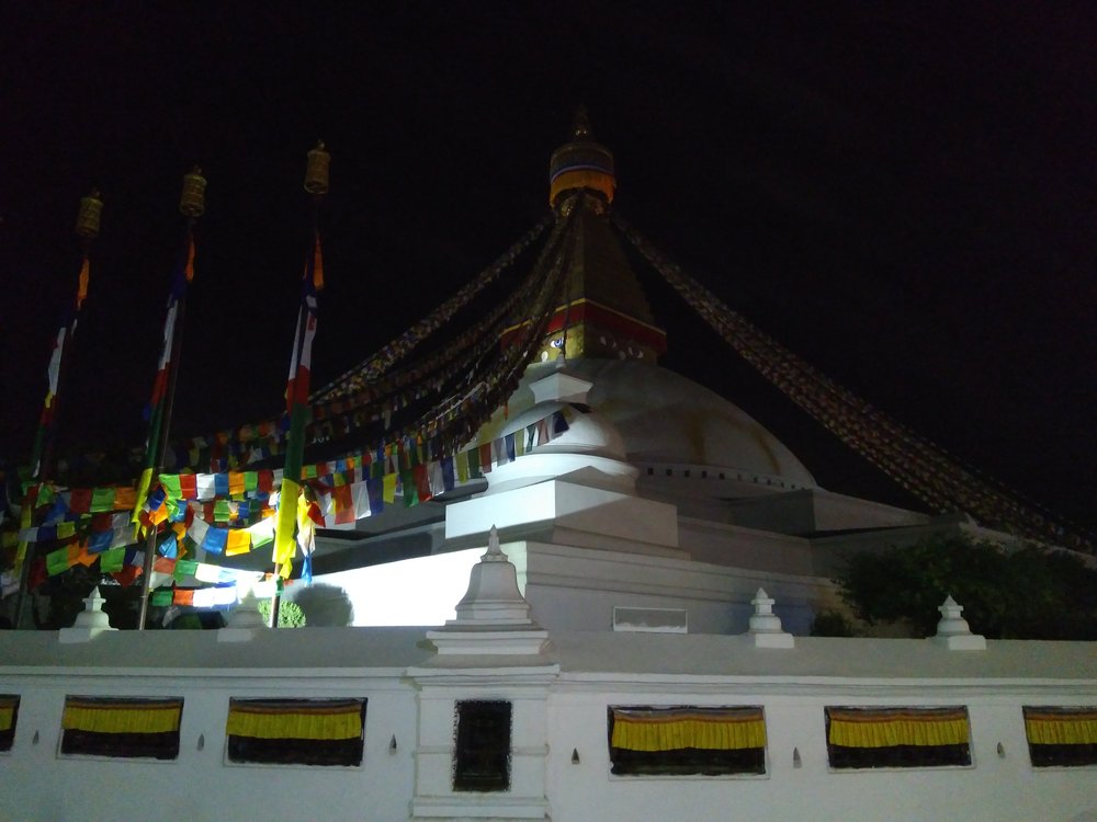 IMG_20171211_193741 The Great Boudha Stupa di notte.jpg