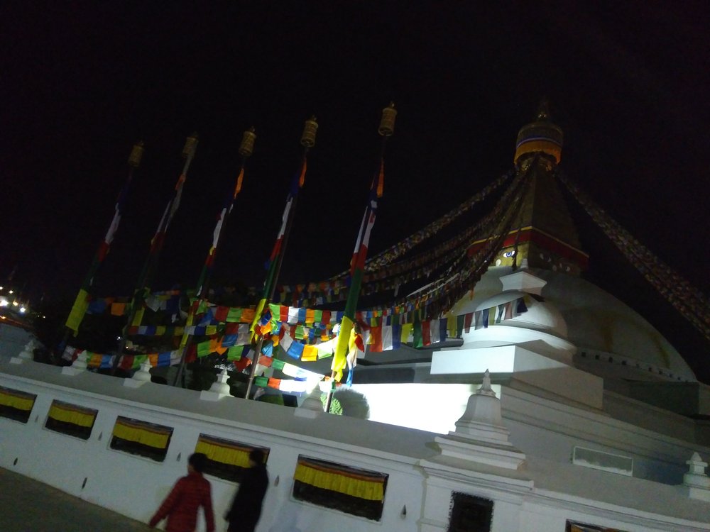 IMG_20171211_193749 The Great Boudha Stupa di notte.jpg