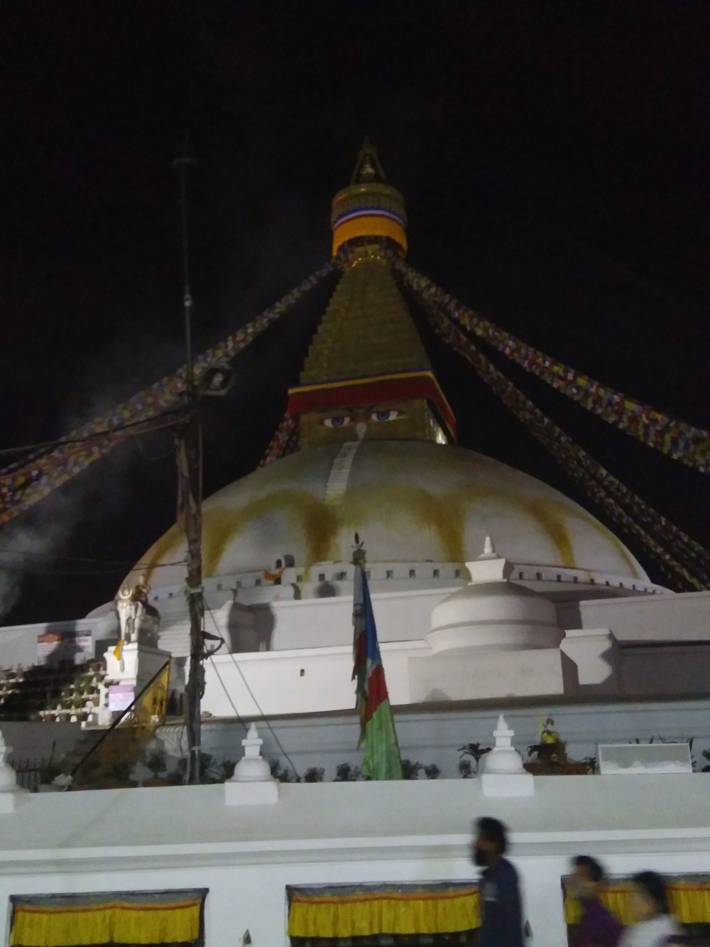 IMG_20171211_194016 The Great Boudha Stupa di notte.jpg