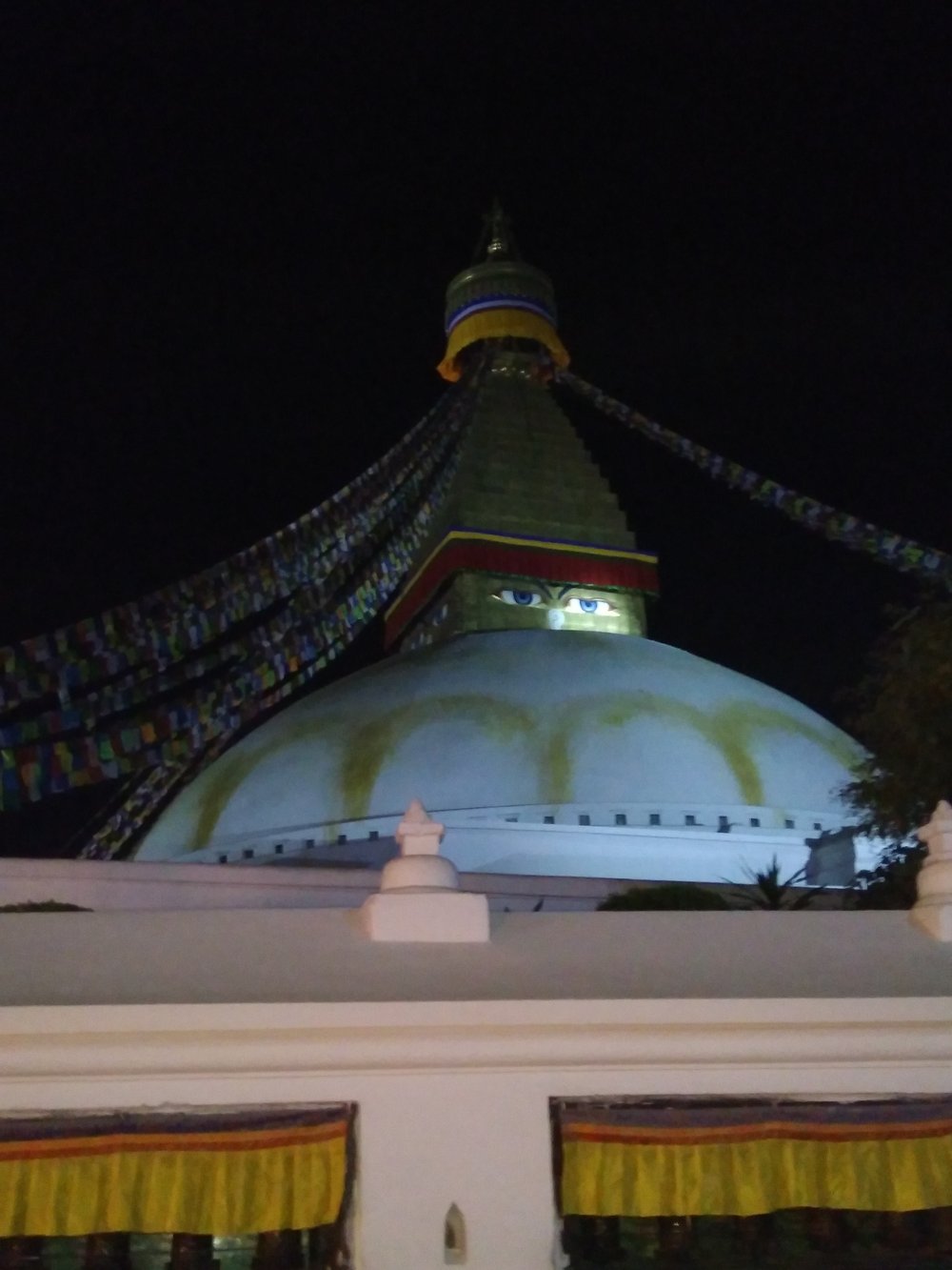 IMG_20171211_195325 The Great Boudha Stupa di notte.jpg