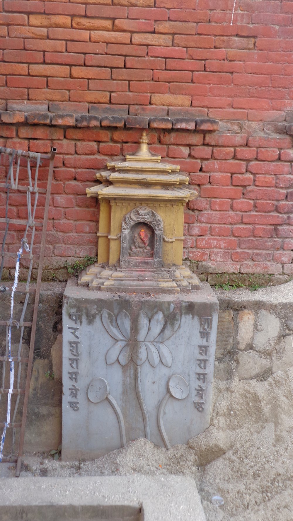 DSC01228 Hindu Temple in Kathmandu.JPG