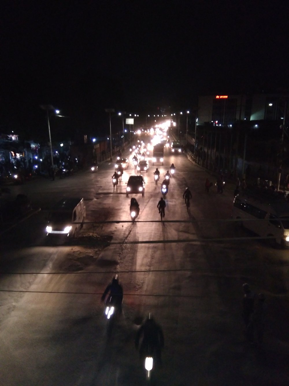 IMG_20171212_175829 Traffico di Kathmandu di notte.jpg