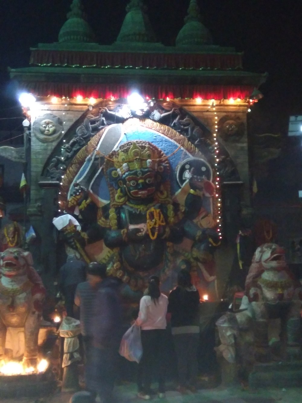 IMG_20171212_182200 Tempio Hindu in Durbar Square di notte, Kathmandu.jpg
