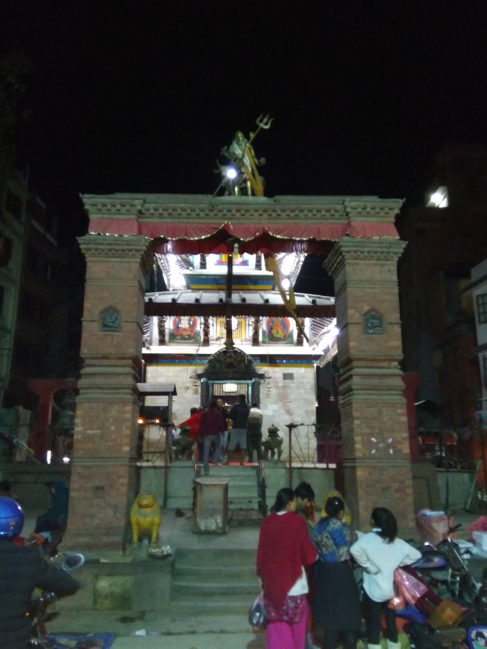 IMG_20171212_184439 Tempio Hindu in Durbar Square di notte, Kathmandu.jpg