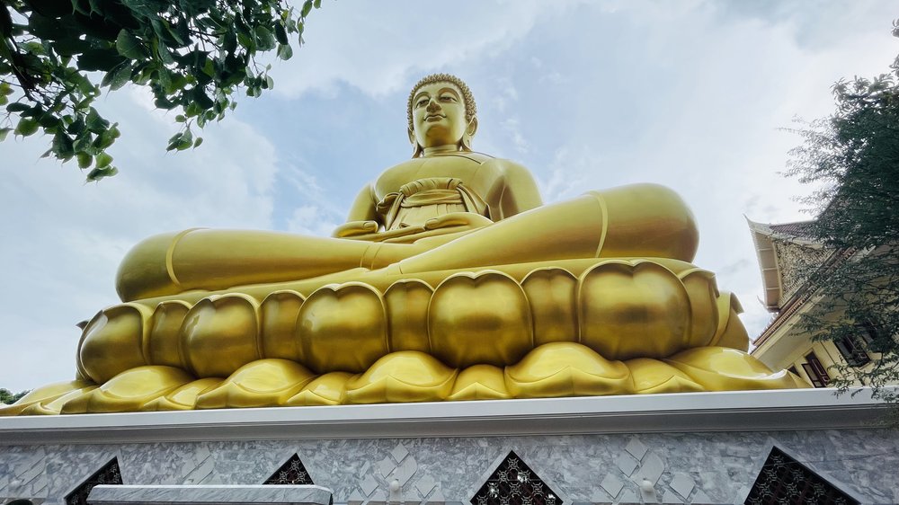 533 Great Buddha, Wat Paknam Bhasicharoen Bangkok.jpeg