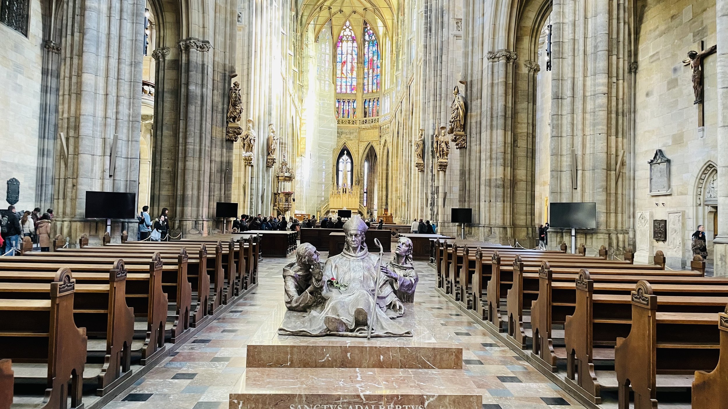 Statue St. Vojtech (Adalberto) in St. Vitus Cathedral