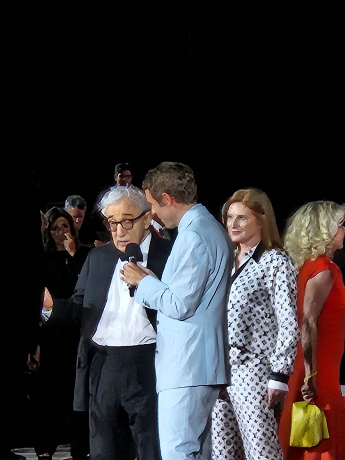 3 Woody Allen sul tappeto rosso alla prima mondiale del suo film Coup de Chance.JPG