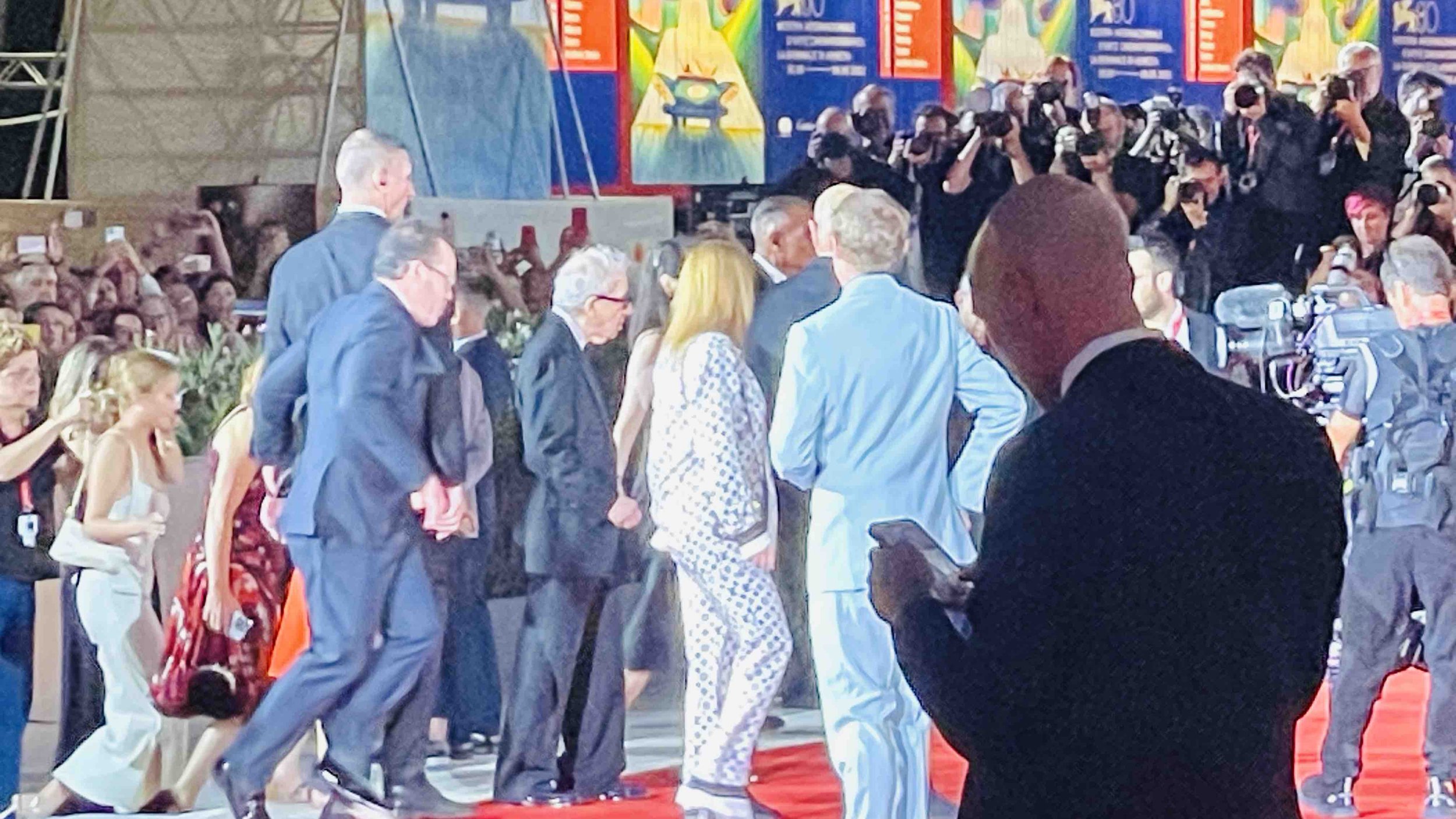 188 Woody Allen sul tappeto rosso alla prima mondiale del suo film Coup de Chance.jpeg