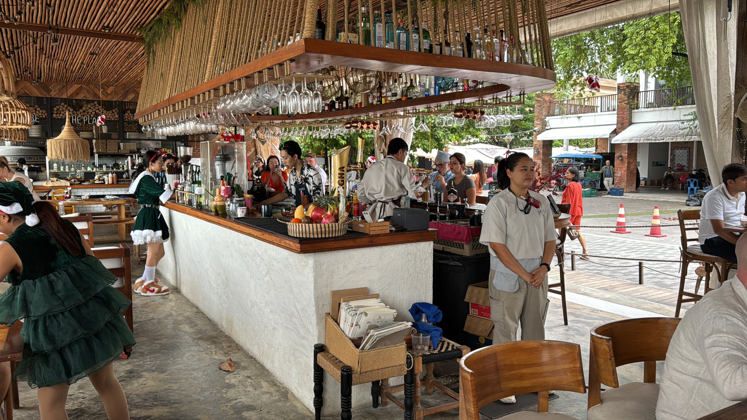 885 Coco Tam’s Restaurant.JPG