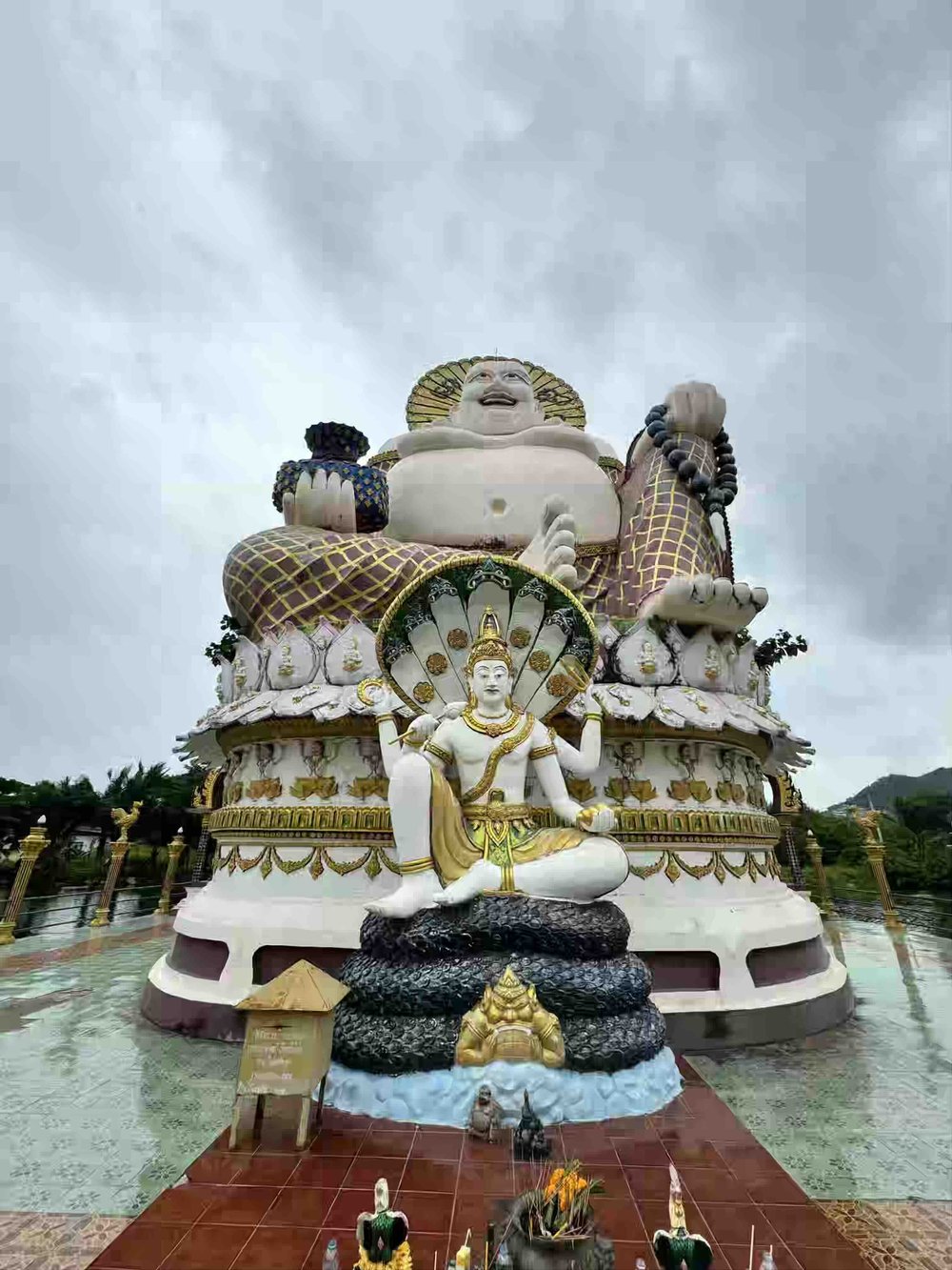 835 2 Statue of the goddess Guanyin.jpg