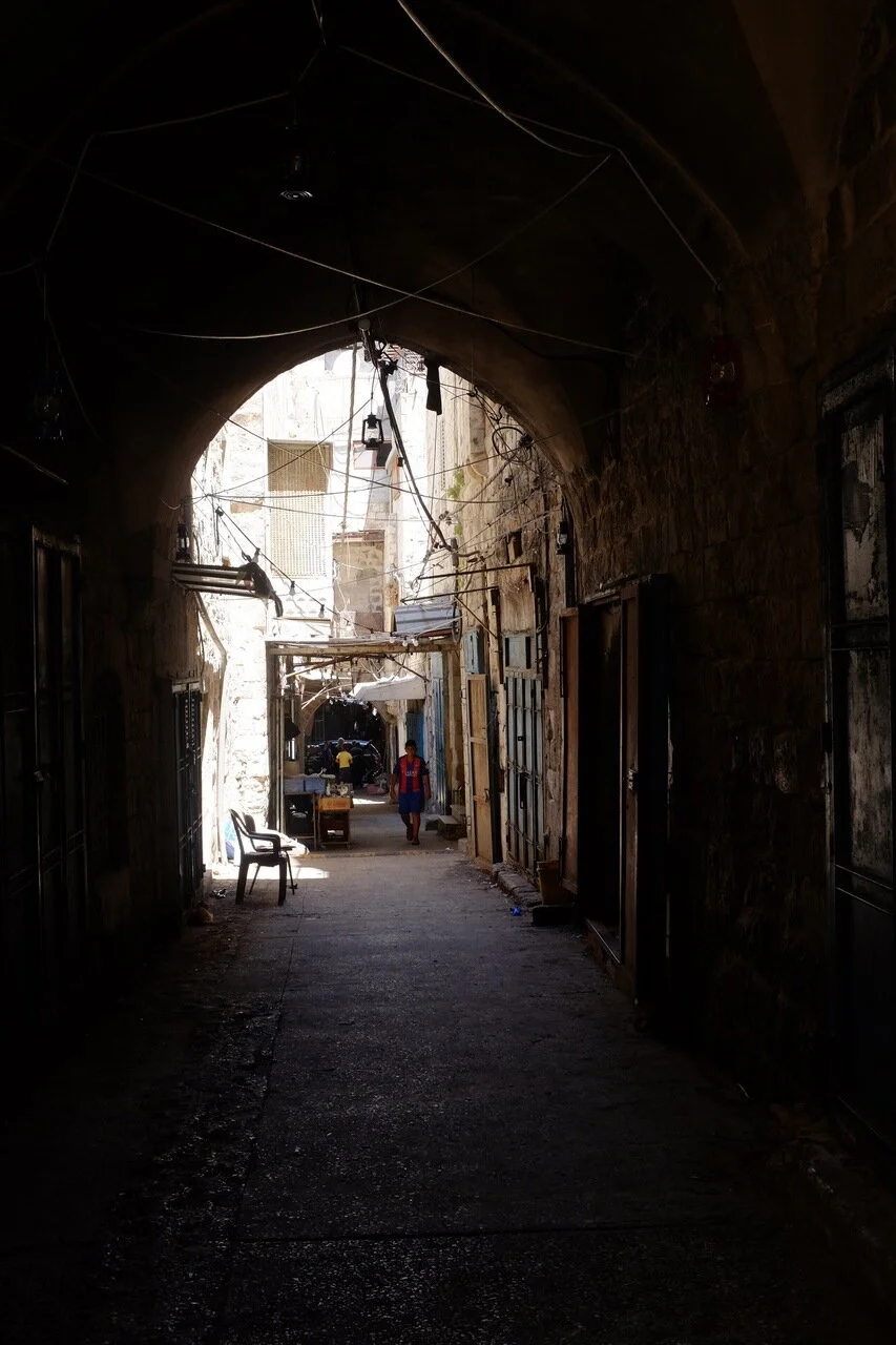 28 Thoughtful crossings - English