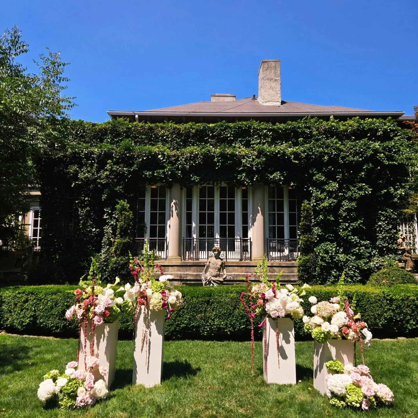 Dream Client + Dream Vision 🤝 Fern Floral Studio 
I've said it before, and I'll say it again, there's nothing I love more than collaborating with creative couples! When you are excited about your flowers, we get excited about your flowers. 
Weddin