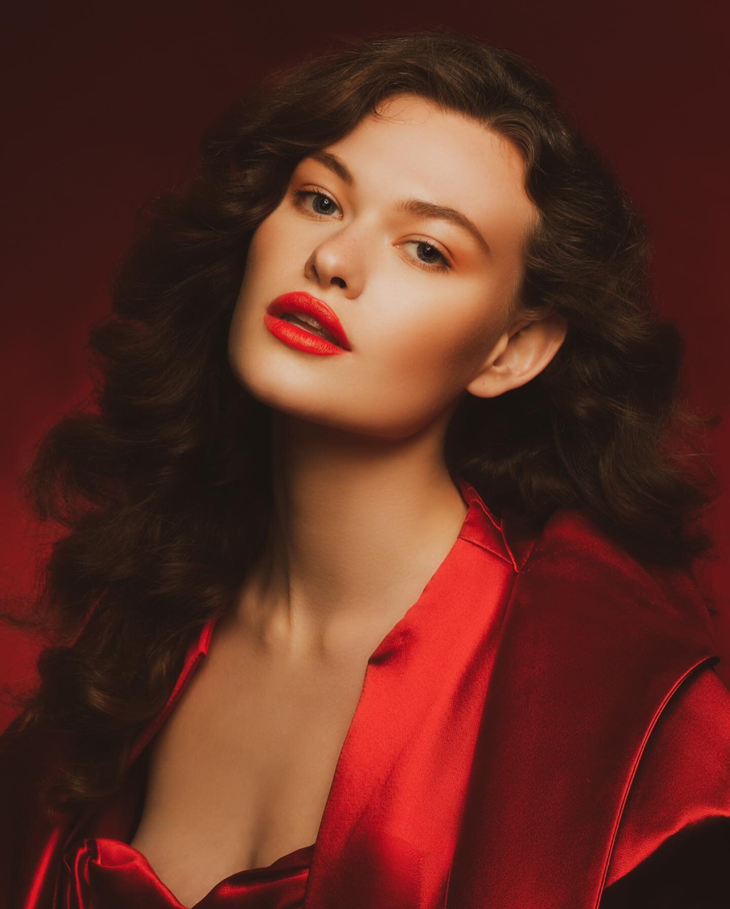 The beautiful @millyhimmelstein in red. 🌹❤️🎈💃🏻

In frame: @millyhimmelstein 
Concept: @lindsayadler_photo 
Wardrobe: @thecannonmediagroup 
Makeup: @joannegair 
Hair: @linhhair 
📷: @sonyalpha @sonyalphapro