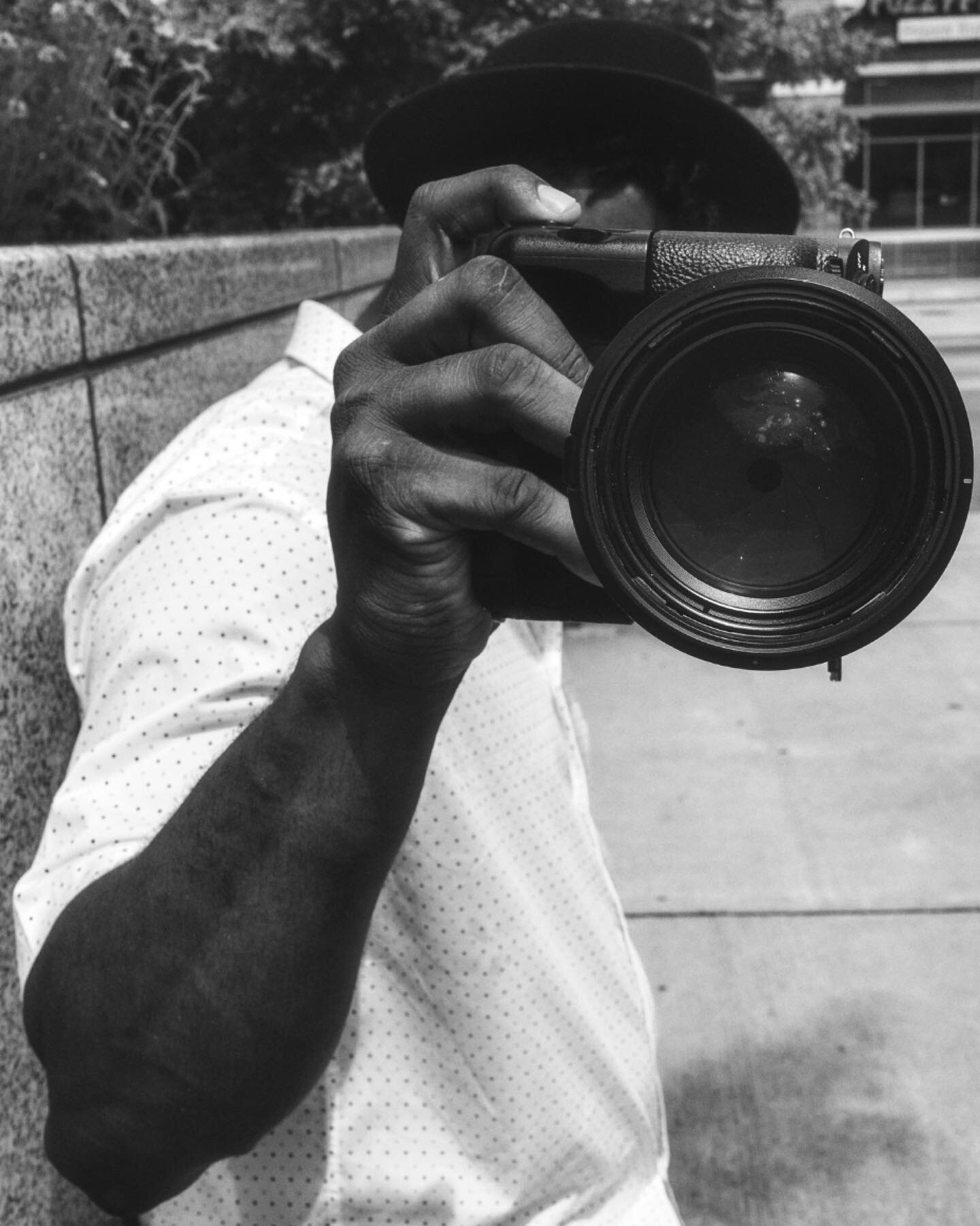 A classic man captured by @joshbecoats 

In frame: @polymathicwallace 
📷: @sonyalpha @sonyalphapro 

#Vintageportrait #vintagephotography #vintageportraitphotography #vintagestyle #franksinatra #ratpack #sammydavisjr #theratpack #deanmartin #goldene