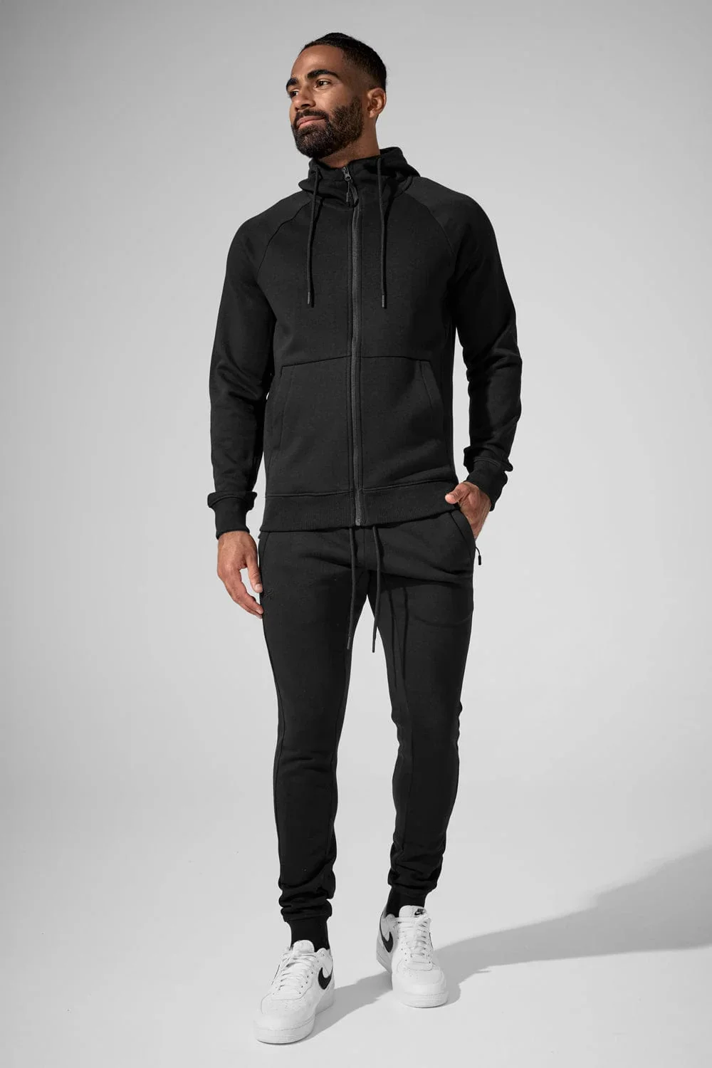 8890H-BLACK-MODEL1.webp