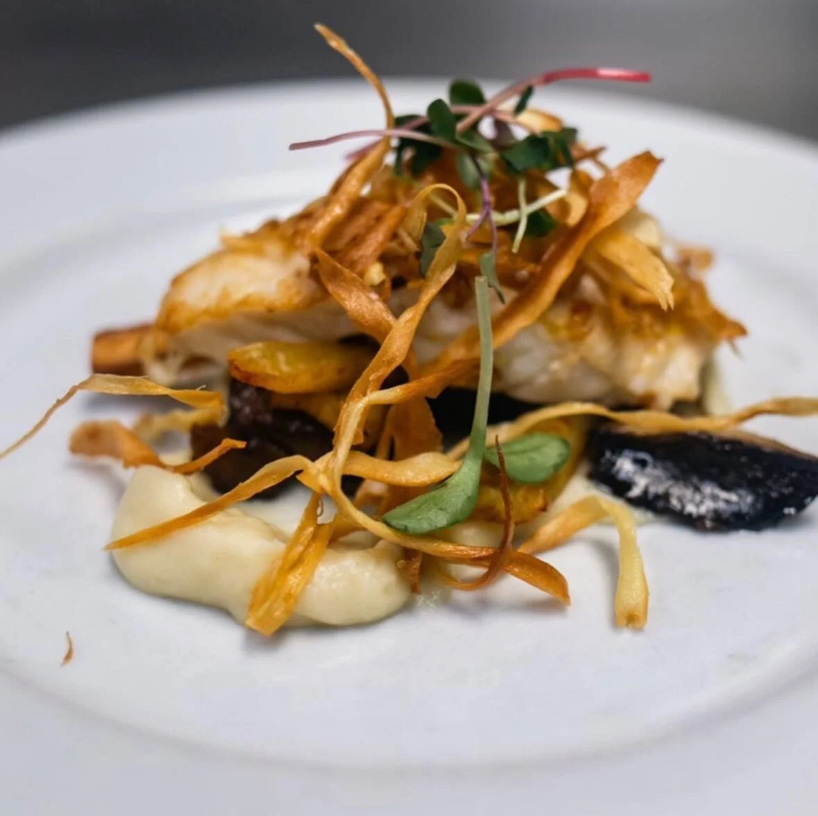 A beautiful golden enoki dish by an amazing group of people!
--
@sarah.stegner @sebastians.kitchen @prairiegrasscafe @the.evolved.network