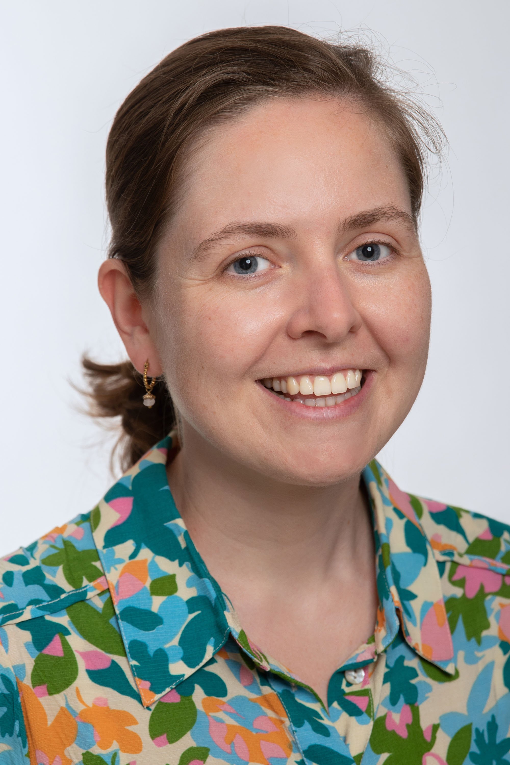 Dr. Hannah De Houwer Dr. Hannah De Houwer was born and raised in Belgium, where she completed her medical degree at KU Leuven. Her orthopedic residency allowed her to train pediatric orthopedics at the University Hospitals of Leuven, leading to a