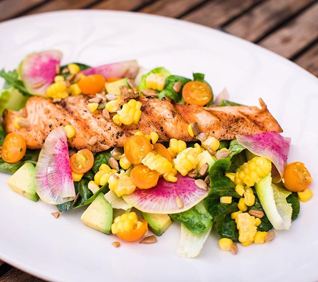 Sometimes it's hard to make a healthy choice. Our Grilled Salmon salad is packed with so much color and flavor, it makes the decision easy!
.
#cafebernardo #salmonsalad #eatersacramento #exploresacramento #eatsacramento #sacfarm2fork #igersac #sacfoo