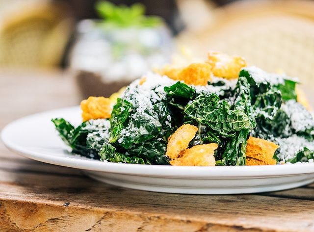 Apparently Summer decided it wasn't ready to say goodbye 😒 Keep it light today with a kale caesar salad!
.
#cafebernardo #kalecaesar #caesarsalad #kale #eatersacramento #exploresacramento #eatsacramento #sacfarm2fork #igersac #sacfoodie #sacfoodies 