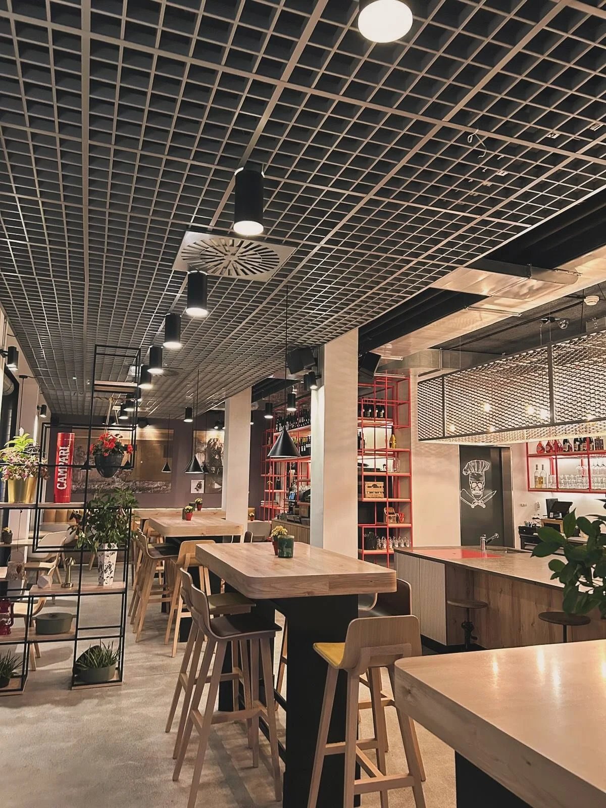 🌿 Confort, style et bonne énergie ✨
Au Atable Food Hub, chaque détail est pensé pour te faire sentir chez toi tout en profitant du meilleur de la gastronomie. 🍽️
👉 Qu’est-ce qui ne peut pas manquer sur ta table parfaite