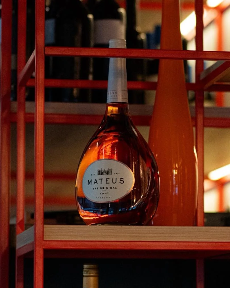 De passage &agrave; Sierre ? Venez d&eacute;couvrir les saveurs de la r&eacute;gion dans un lieu o&ugrave; la bonne cuisine rencontre la bonne ambiance. 🍷
Ici, chaque plat raconte une histoire et chaque moment devient un souvenir.
Mangez bien, vivez