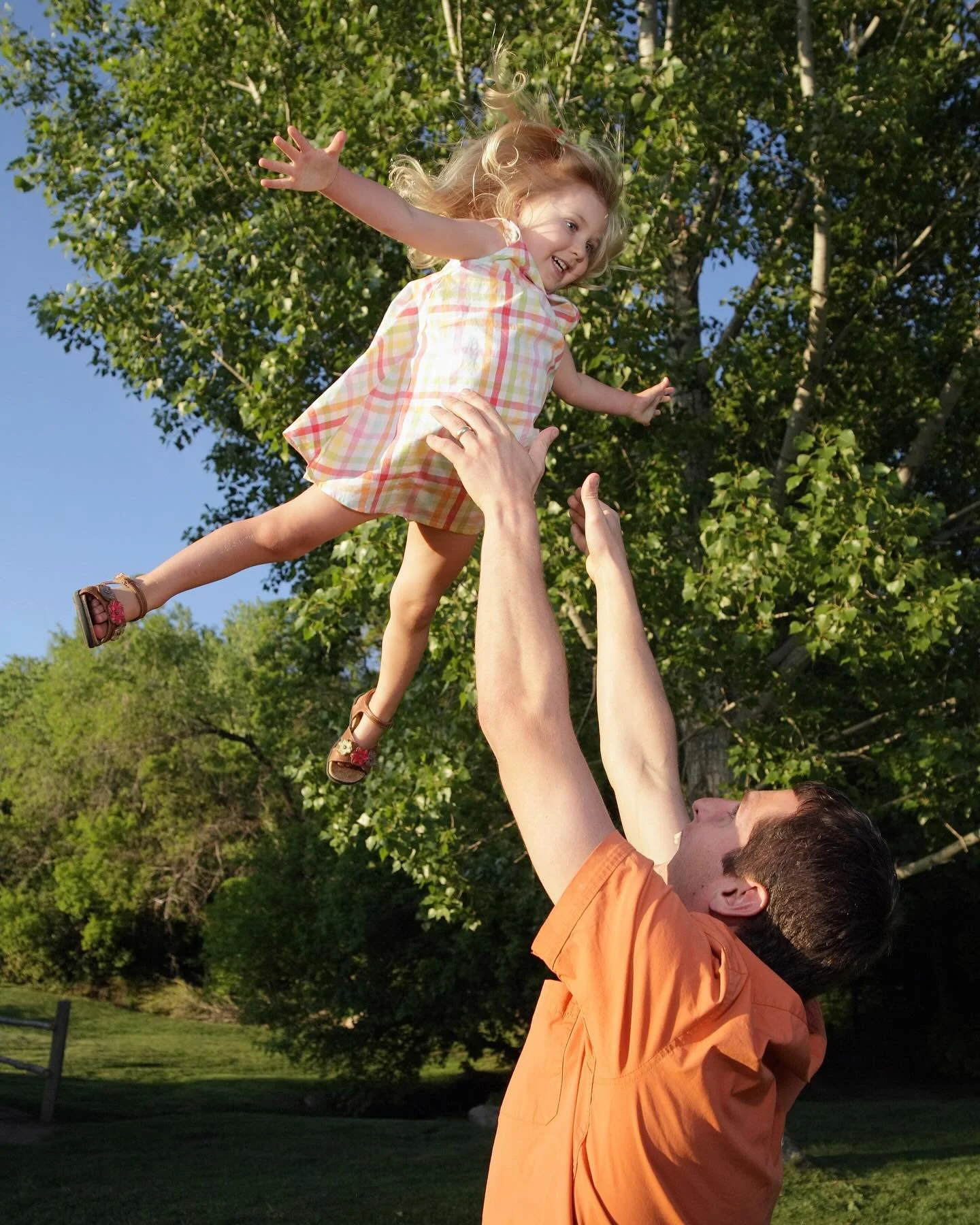 Whether you&rsquo;re tossing caps or tossing babies, you deserve a massage! Get that dad or grad in your life a Form+Function Massage gift card - it&rsquo;s the perfect gift! E-gift cards available online, or pick up a physical card in person. 🎓🧍&z