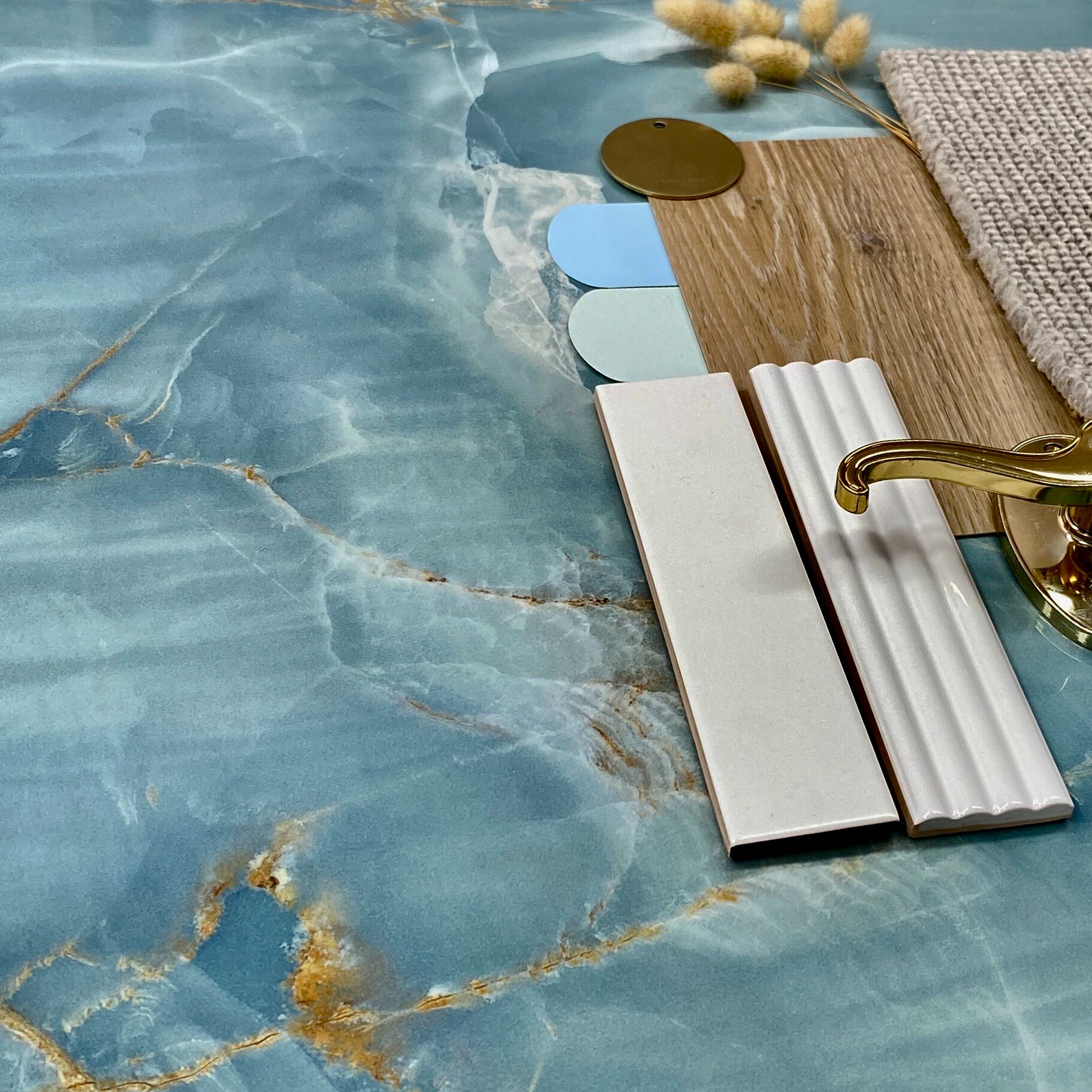 Make a statement while adding a touch of luxury and sophistication to any space with our onyx aqua blue gold tiles 💙

The hues of blue and aqua are perfectly complemented by gold accents, creating a truly unique and eye-catching look.

#designastyle