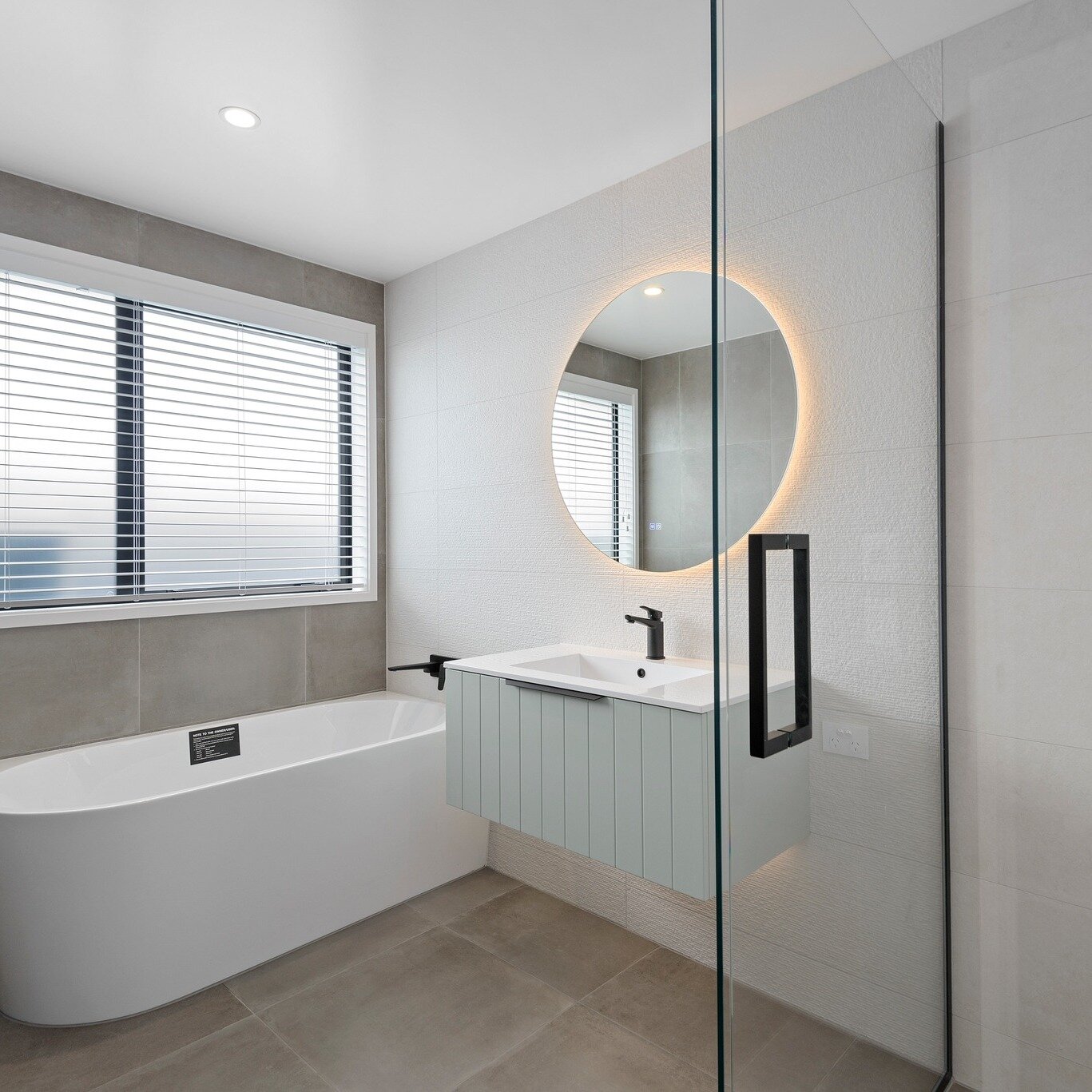 Our team recently completed this stunning bathroom for @inline_building, and it's a true showstopper! 🤩

We used two of our most popular tiles, Ritual Bianco and Patina Cognac, to create a space that's luxurious and relaxing. 🤍🤎

.
.
.

#designast