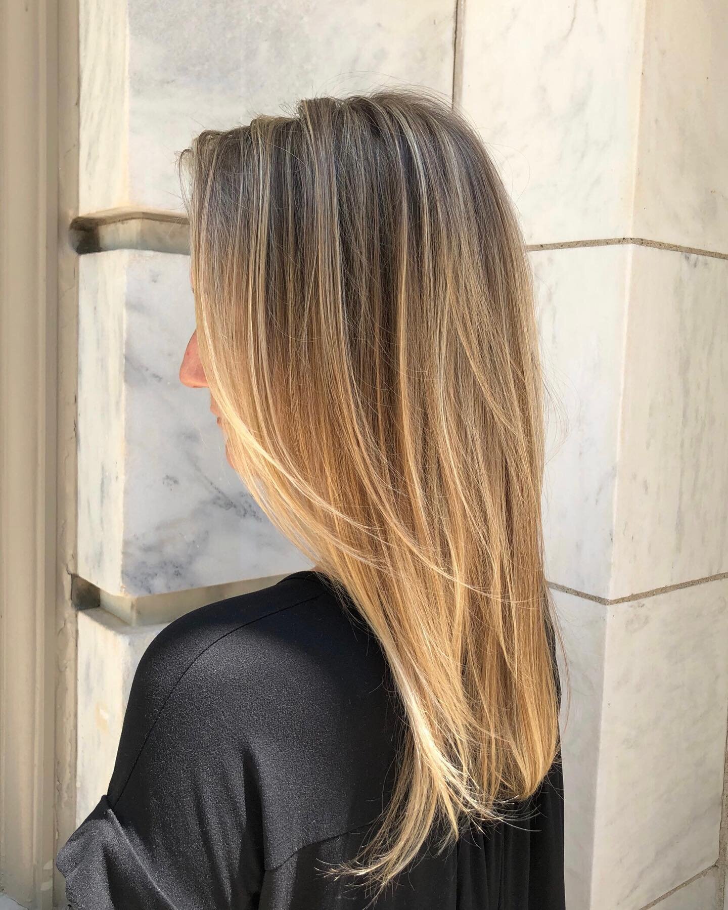 cara
@cbaldini91

Highlights in a foil. This was her wedding color 🤍

#dchairstylist #dcbalayage #dcsalon #dchairsalon #pratpartners #partnersdowntown #styledbysarahrichards #blondehighlights #blondebalayage #dimensionalcolor #dcblondespecialist #dc