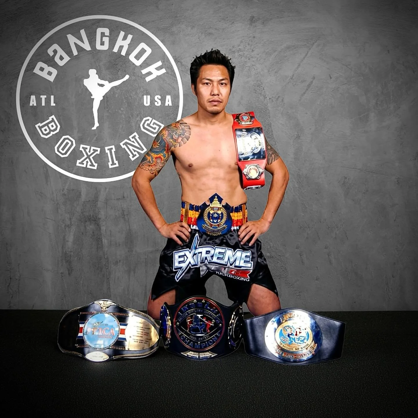 Flashbacks 2005, photos shoot before my last flight at the NY, MC studio center! Torn ACL but still got a win! @bangkokboxingfitness @khunponmuaythai