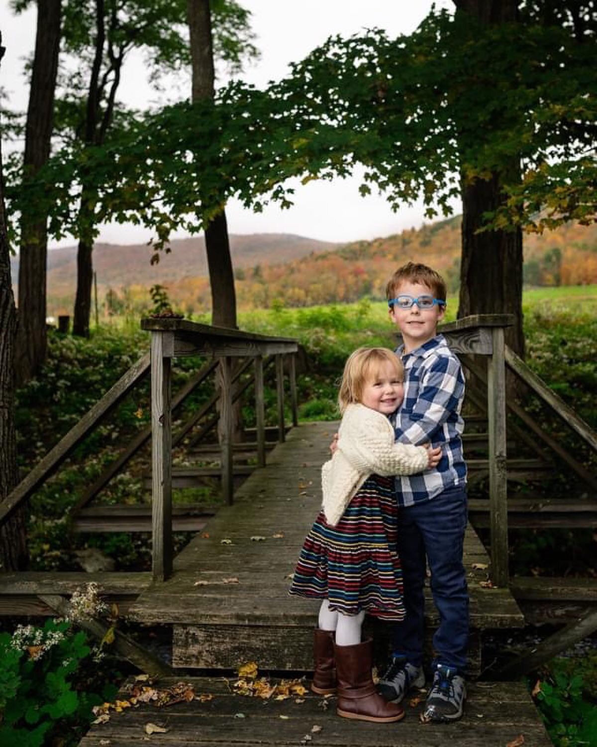 The Old family 🍁🍂🤩 #newhampshirelife #newhampshirephotographer #familyphotography #fallminisessions #fallfoliage #uppervalleyvtnh @tulipsandtea