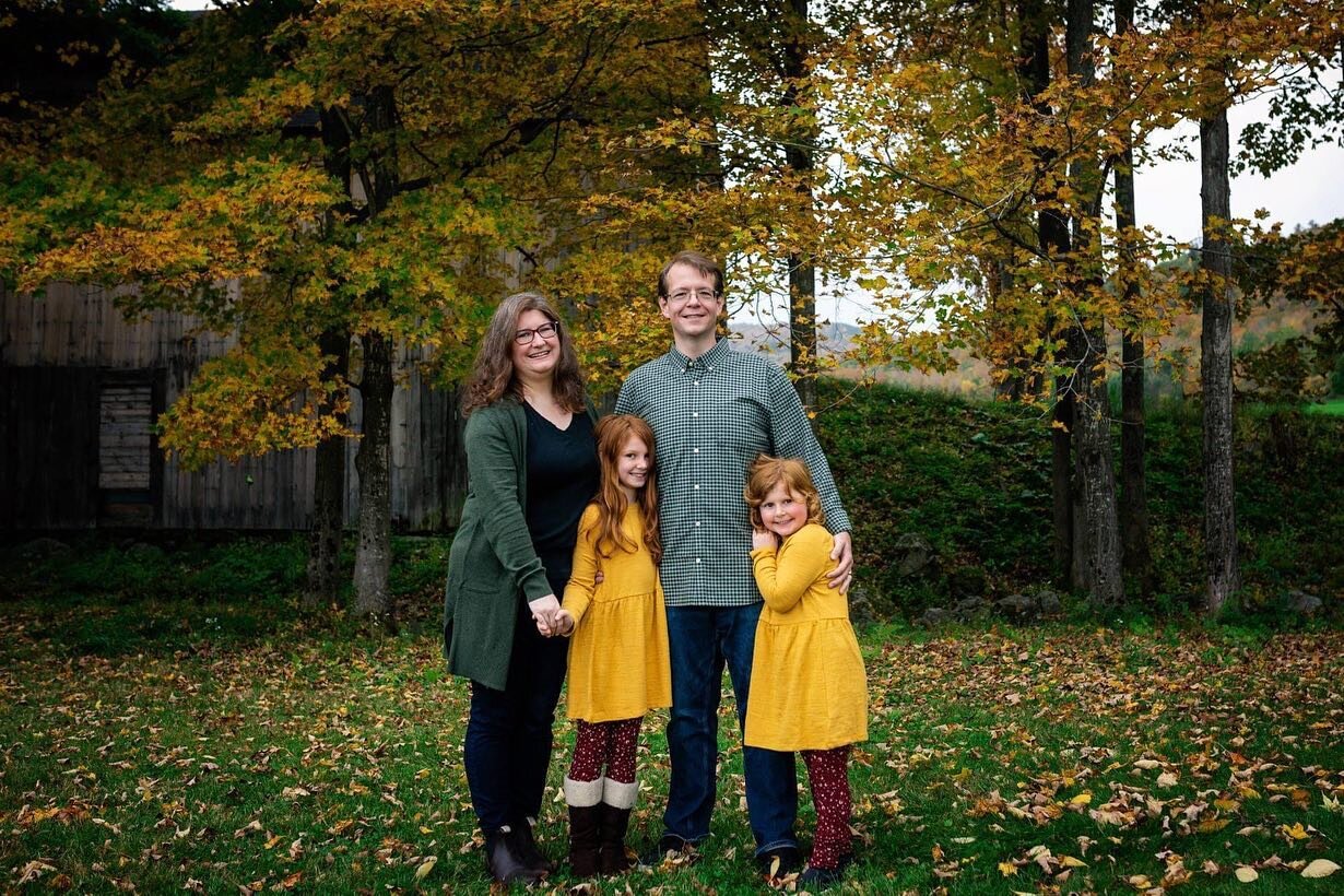 The Whittlesey family (love them!) 🥰😍😘 #newhampshirephotographer #fallfoliage #newenglandfall #familyphotographer #uppervalleyvtnh @lfw802