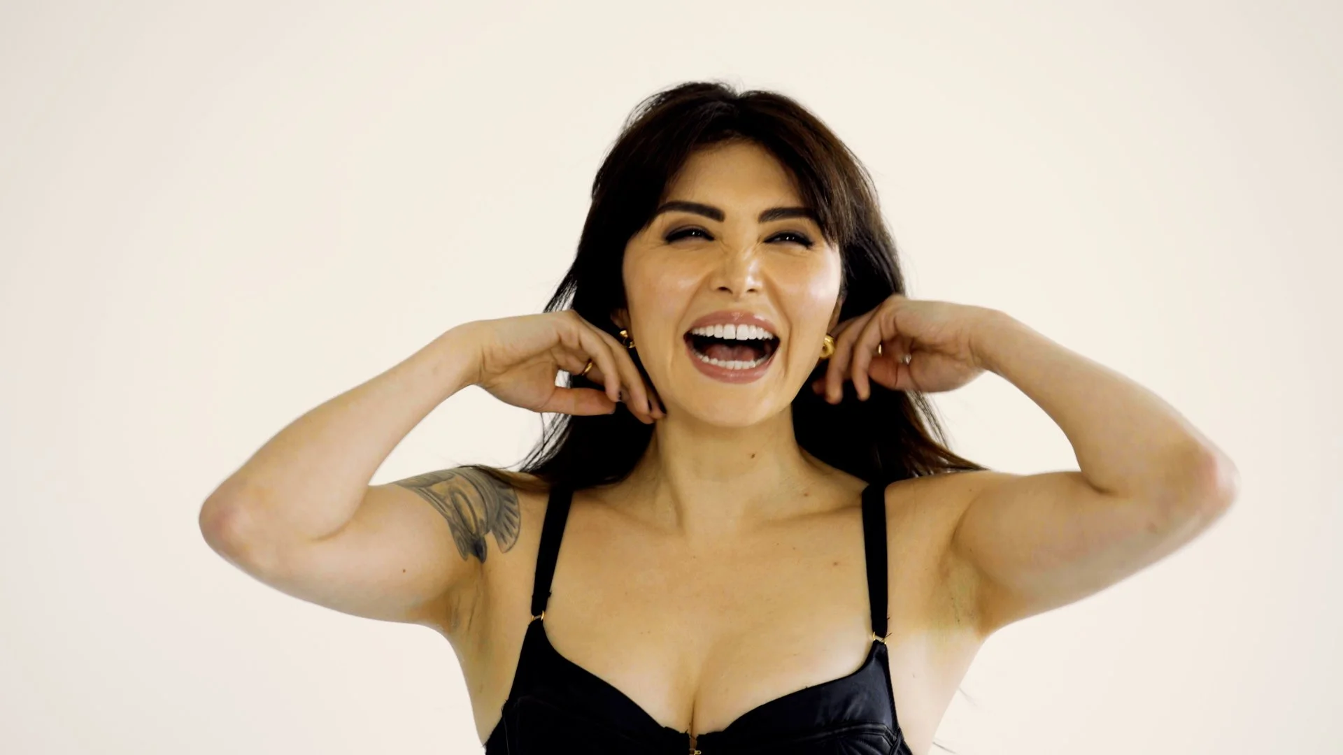Behind The Scenes with Daniella Pineda
