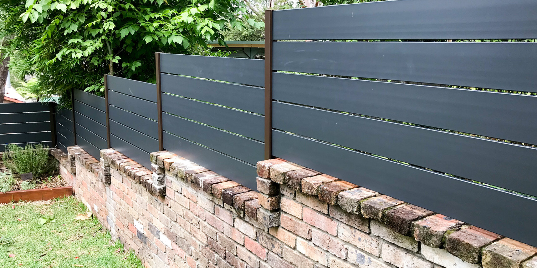 aluminium fencing install Green fox Metals