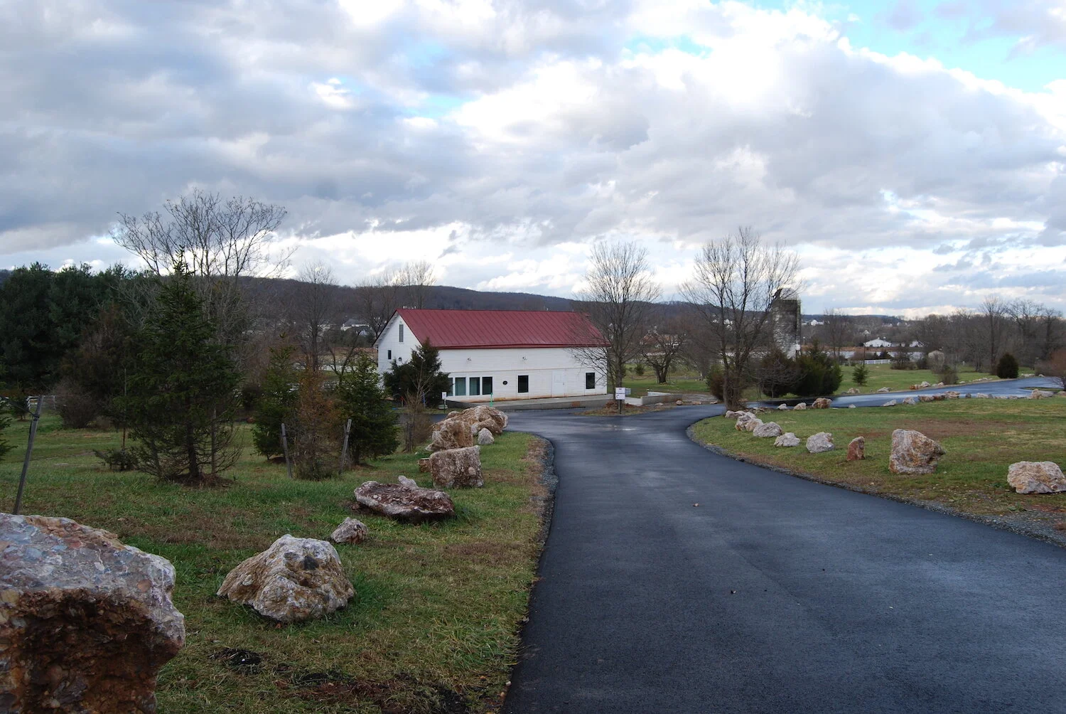 Exterior with driveway.JPG